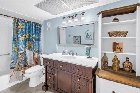 Condo in Saint Petersburg, Florida, 2 bedrooms  № 1793410 - photo 14