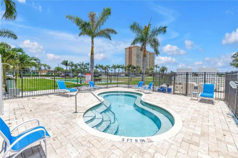Condo in Saint Petersburg, Florida, 2 bedrooms  № 1793410 - photo 29