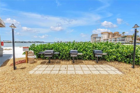 Condo in Saint Petersburg, Florida, 2 bedrooms  № 1793410 - photo 26