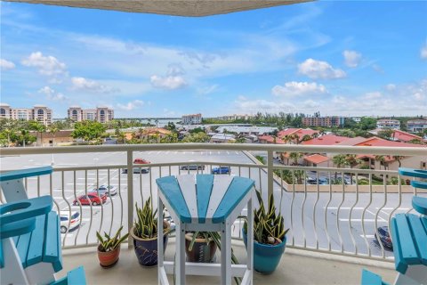 Condo in Saint Petersburg, Florida, 2 bedrooms  № 1793410 - photo 15