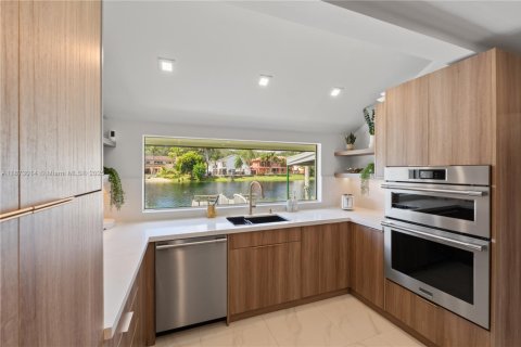 Casa en venta en Miami Lakes, Florida, 4 dormitorios, 290.32 m2 № 1927477 - foto 20