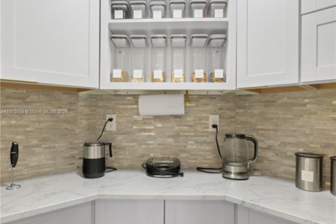 Casa en venta en Miami Lakes, Florida, 4 dormitorios, 290.32 m2 № 1927477 - foto 22