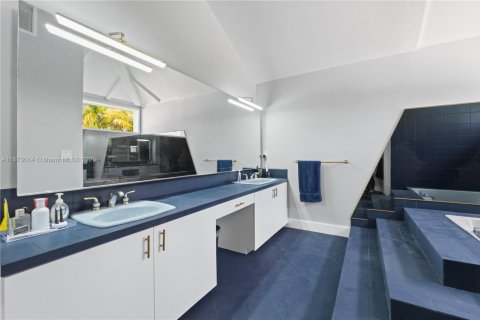 Casa en venta en Miami Lakes, Florida, 4 dormitorios, 290.32 m2 № 1927477 - foto 24