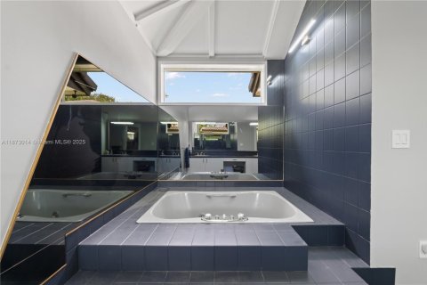 Casa en venta en Miami Lakes, Florida, 4 dormitorios, 290.32 m2 № 1927477 - foto 25