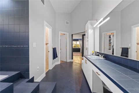 Casa en venta en Miami Lakes, Florida, 4 dormitorios, 290.32 m2 № 1927477 - foto 26