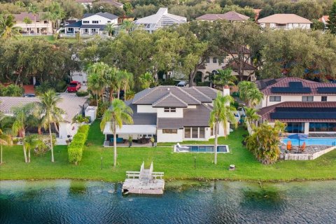 Casa en venta en Miami Lakes, Florida, 4 dormitorios, 290.32 m2 № 1927477 - foto 1