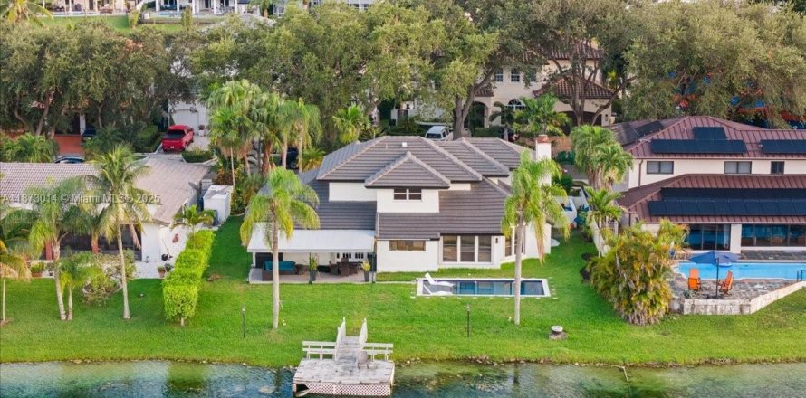 Casa en Miami Lakes, Florida 4 dormitorios, 290.32 m2 № 1927477