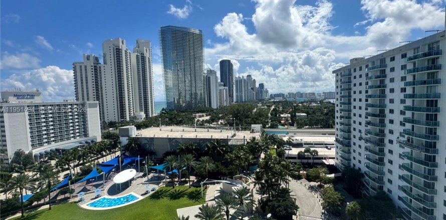 Condo à Sunny Isles Beach, Floride, 2 chambres  № 2007813