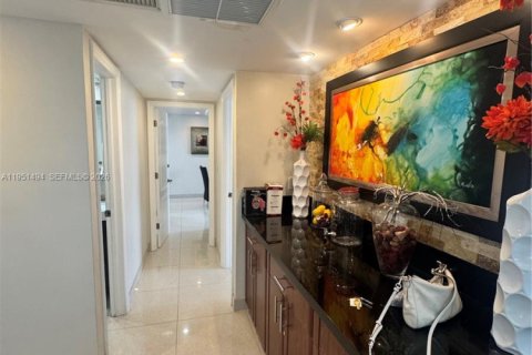 Copropriété à louer à Sunny Isles Beach, Floride: 2 chambres, 139.82 m2 № 2007813 - photo 19