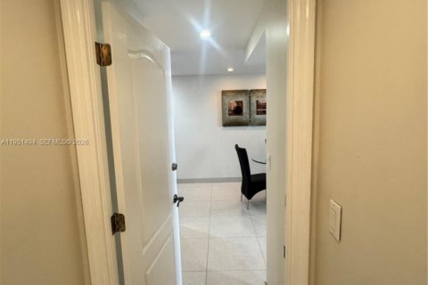 Copropriété à louer à Sunny Isles Beach, Floride: 2 chambres, 139.82 m2 № 2007813 - photo 24