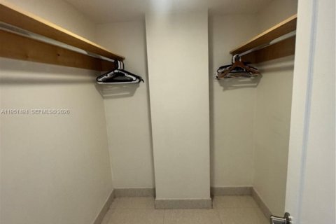 Copropriété à louer à Sunny Isles Beach, Floride: 2 chambres, 139.82 m2 № 2007813 - photo 25