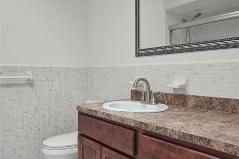 Condo in Titusville, Florida, 2 bedrooms  № 1712591 - photo 1