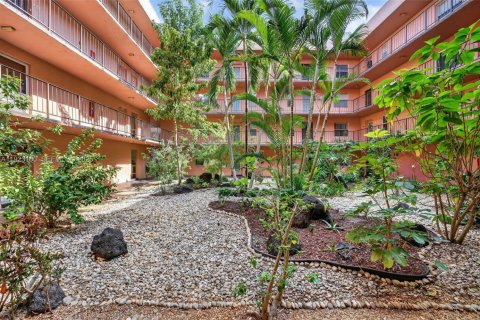 Condo in Lauderdale Lakes, Florida, 1 bedroom  № 1984234 - photo 22