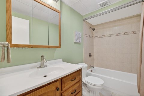 Condo in Lauderdale Lakes, Florida, 1 bedroom  № 1984234 - photo 19