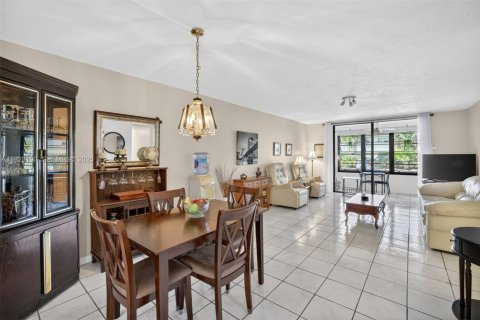 Condo in Lauderdale Lakes, Florida, 1 bedroom  № 1984234 - photo 7