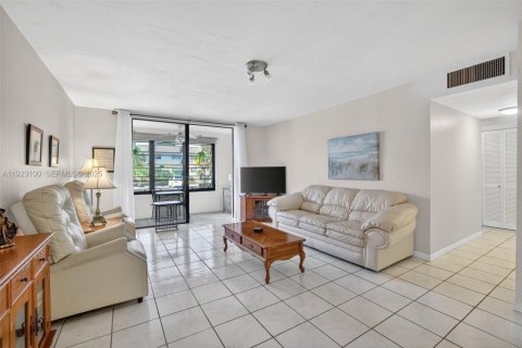 Condo in Lauderdale Lakes, Florida, 1 bedroom  № 1984234 - photo 10