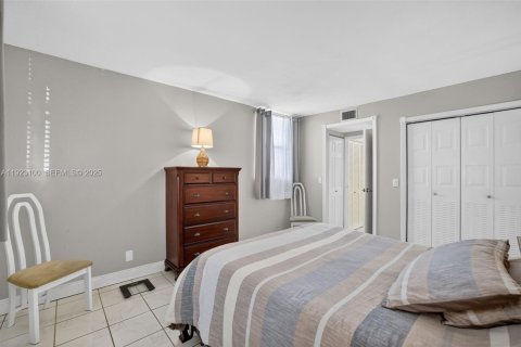 Condo in Lauderdale Lakes, Florida, 1 bedroom  № 1984234 - photo 18