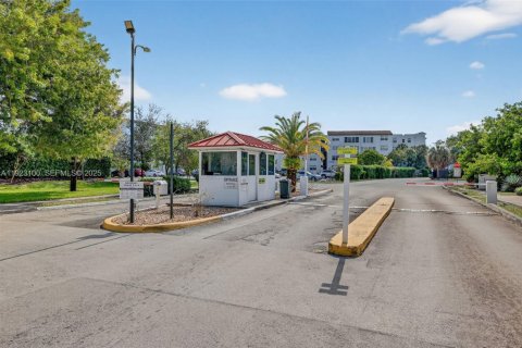 Condo in Lauderdale Lakes, Florida, 1 bedroom  № 1984234 - photo 30