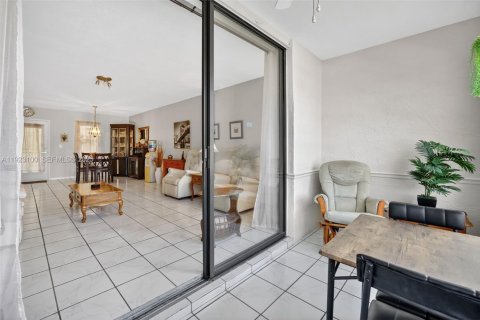 Condo in Lauderdale Lakes, Florida, 1 bedroom  № 1984234 - photo 13