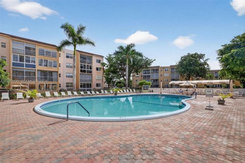 Condo in Lauderdale Lakes, Florida, 1 bedroom  № 1984234 - photo 23