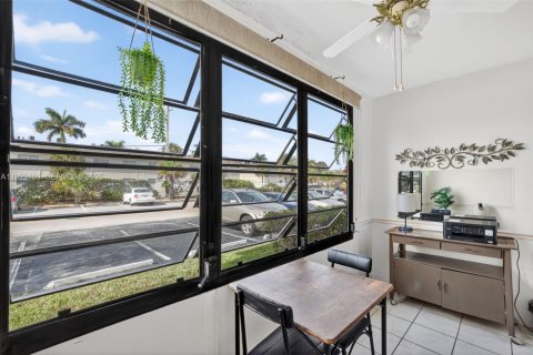 Condo in Lauderdale Lakes, Florida, 1 bedroom  № 1984234 - photo 11
