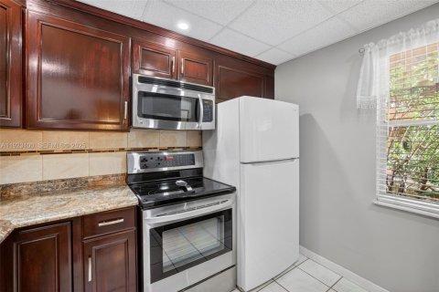 Condo in Lauderdale Lakes, Florida, 1 bedroom  № 1984234 - photo 5
