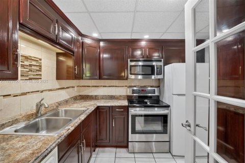 Condo in Lauderdale Lakes, Florida, 1 bedroom  № 1984234 - photo 3