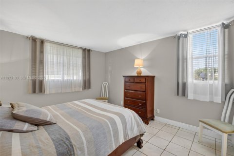 Condo in Lauderdale Lakes, Florida, 1 bedroom  № 1984234 - photo 17