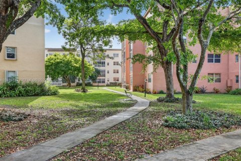 Condo in Lauderdale Lakes, Florida, 1 bedroom  № 1984234 - photo 29