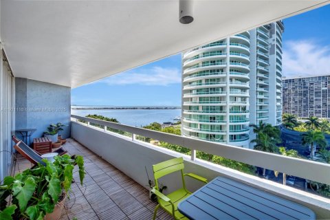 Copropriété à louer à Miami, Floride: 2 chambres, 122.26 m2 № 2018419 - photo 4