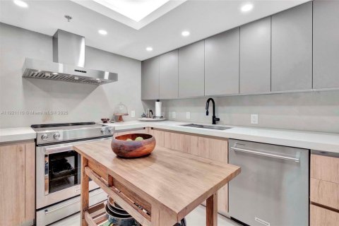 Copropriété à louer à Miami, Floride: 2 chambres, 122.26 m2 № 2018419 - photo 11