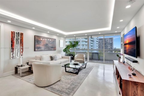 Copropriété à louer à Miami, Floride: 2 chambres, 122.26 m2 № 2018419 - photo 6