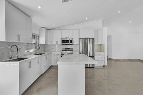 Casa en venta en Hollywood, Florida, 3 dormitorios, 153.1 m2 № 1991591 - foto 23