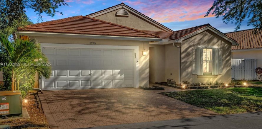 Casa en Hollywood, Florida 3 dormitorios, 153.1 m2 № 1991591