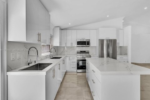 Casa en venta en Hollywood, Florida, 3 dormitorios, 153.1 m2 № 1991591 - foto 25