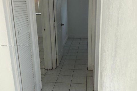 Propiedad comercial en venta en Fort Lauderdale, Florida, 127.46 m2 № 1933375 - foto 10