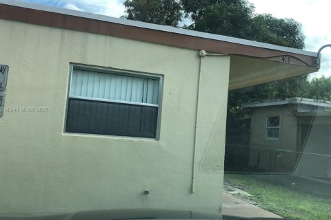 Propiedad comercial en venta en Fort Lauderdale, Florida, 127.46 m2 № 1933375 - foto 2