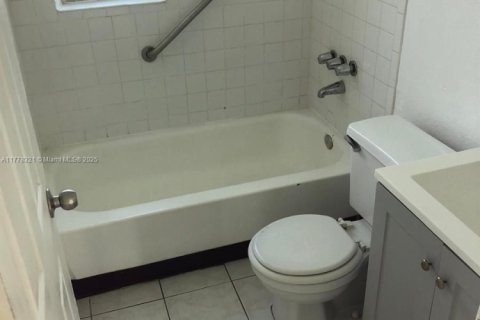 Propiedad comercial en venta en Fort Lauderdale, Florida, 127.46 m2 № 1933375 - foto 12