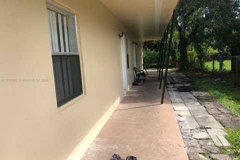 Propiedad comercial en venta en Fort Lauderdale, Florida, 127.46 m2 № 1933375 - foto 4