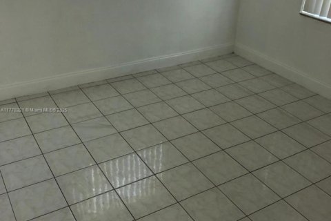 Propiedad comercial en venta en Fort Lauderdale, Florida, 127.46 m2 № 1933375 - foto 11