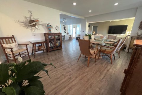 Propiedad comercial en venta en Bradenton, Florida, 4 dormitorios, 241.55 m2 № 2110456 - foto 6