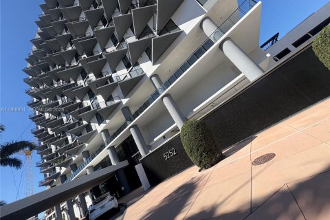 Condo in Doral, Florida, 3 bedrooms № 2032200 - photo 2