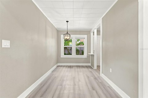 House in Orlando, Florida 2 bedrooms, 121.33 sq.m. № 2209841 - photo 10