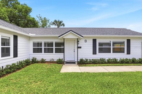 House in Orlando, Florida 2 bedrooms, 121.33 sq.m. № 2209841 - photo 2