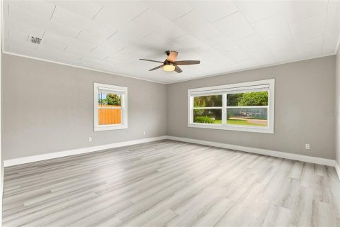 House in Orlando, Florida 2 bedrooms, 121.33 sq.m. № 2209841 - photo 6