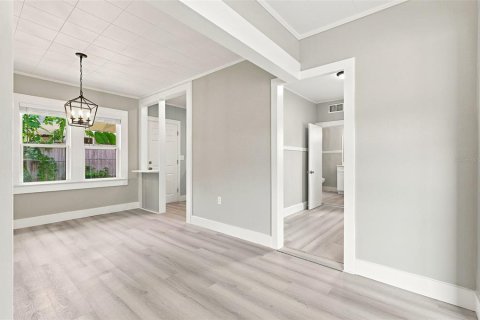 House in Orlando, Florida 2 bedrooms, 121.33 sq.m. № 2209841 - photo 11