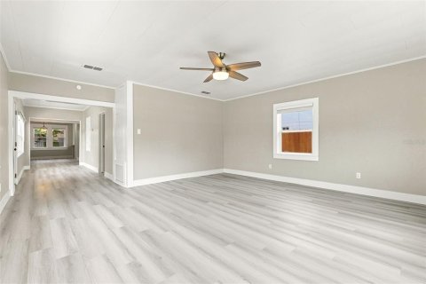 House in Orlando, Florida 2 bedrooms, 121.33 sq.m. № 2209841 - photo 9