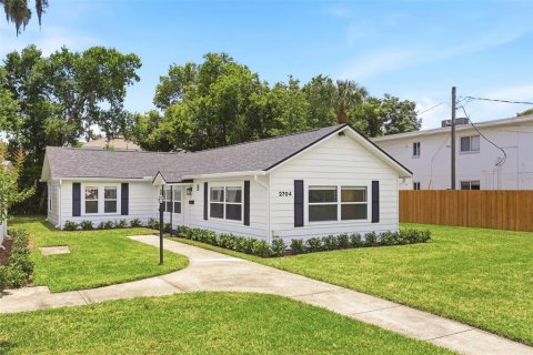 House in Orlando, Florida 2 bedrooms, 121.33 sq.m. № 2209841