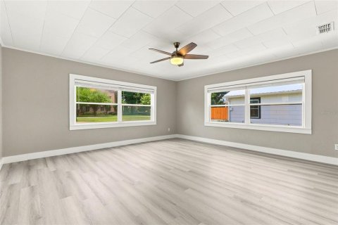 House in Orlando, Florida 2 bedrooms, 121.33 sq.m. № 2209841 - photo 7