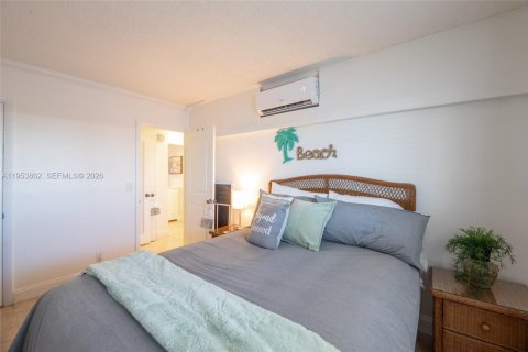 Купить кондоминиум в Халландейл-Бич, Флорида 2 спальни, 78.78м2, № 2054780 - фото 15